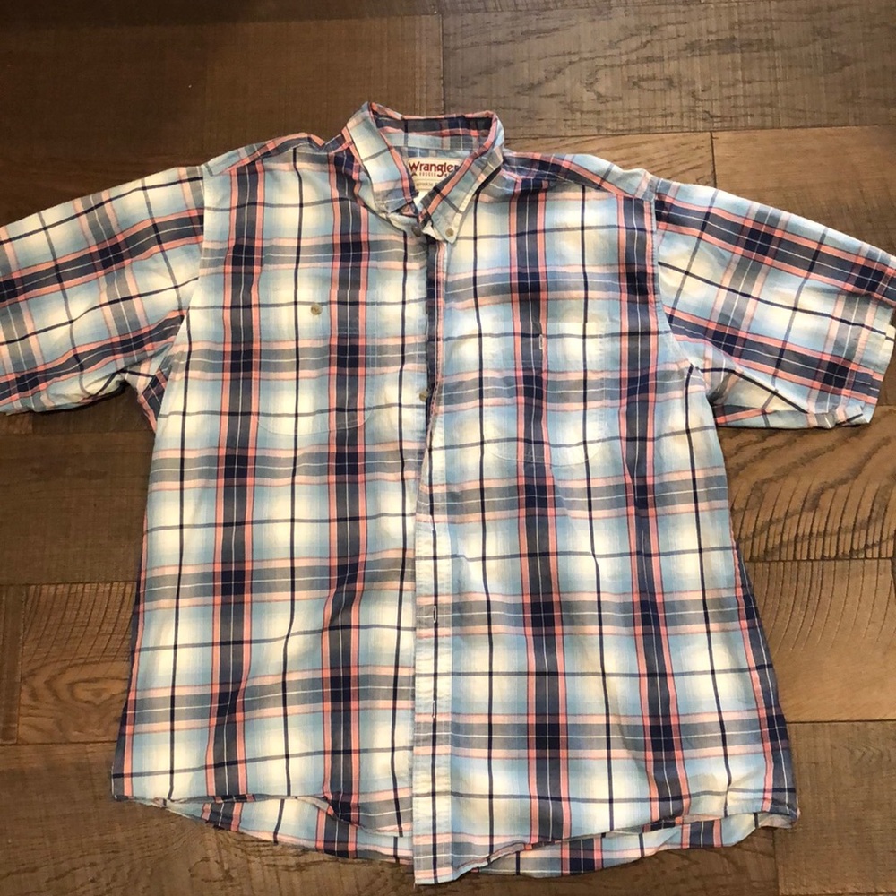 Men’s Wrangler Short Sleeve Button Down